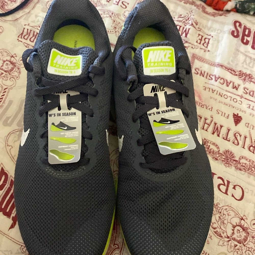 New Nike Women's tennis shoes